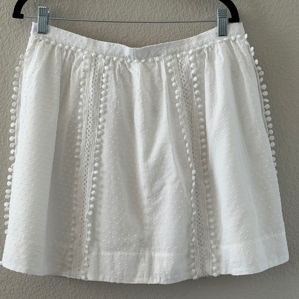J.Crew Mini Skirt Crochet Lace White Cotton Swiss Dot Pom Pom Summer Boho 8 EUC - Picture 4 of 14